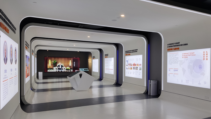 企業(yè)發(fā)展文化長廊大屏顯示及觸摸交互一體機裝置